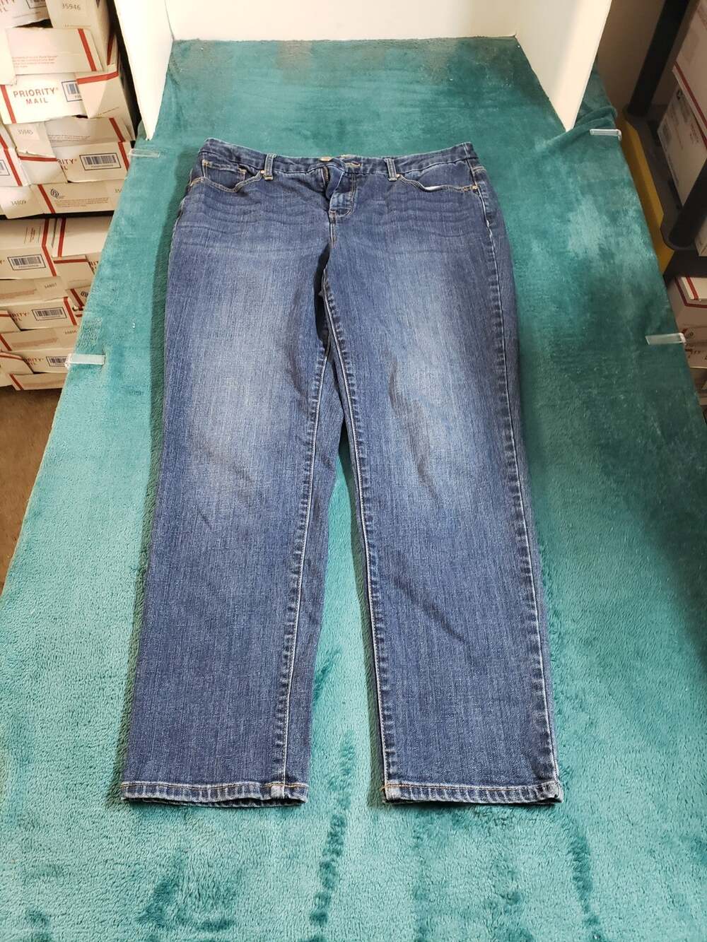Chicos Jeans Size 1 US Size 8 Womens Blue Mid Rise So Slimming Girlfriend Ankle